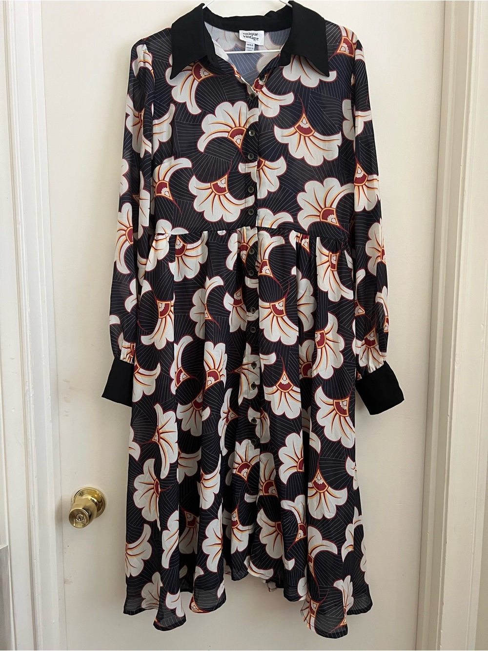 Unique Vintage Black Floral Button-Front Long Sleeve Dress size 6